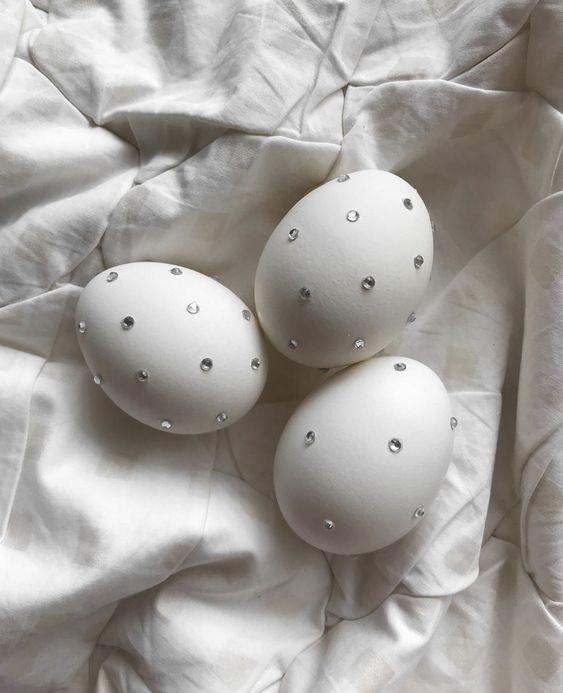 πασχαλινά αυγά-με-γκλίτερ-τάσεις-στην-Πασχαλινή διακόσμηση-Πάσχα 2023-ιδέες-