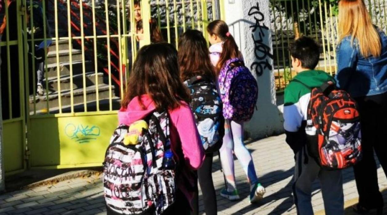 Πάτρα : Πρωτάκουστη ομαδική τιμωρία μαθητών σε δημοτικό σχολείο – «Θα κάθονται σαν στρατιωτάκια»