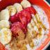 πρωινό-με-βρώμη-φράουλες-μπανάνα-και-μέλι-συνταγή-