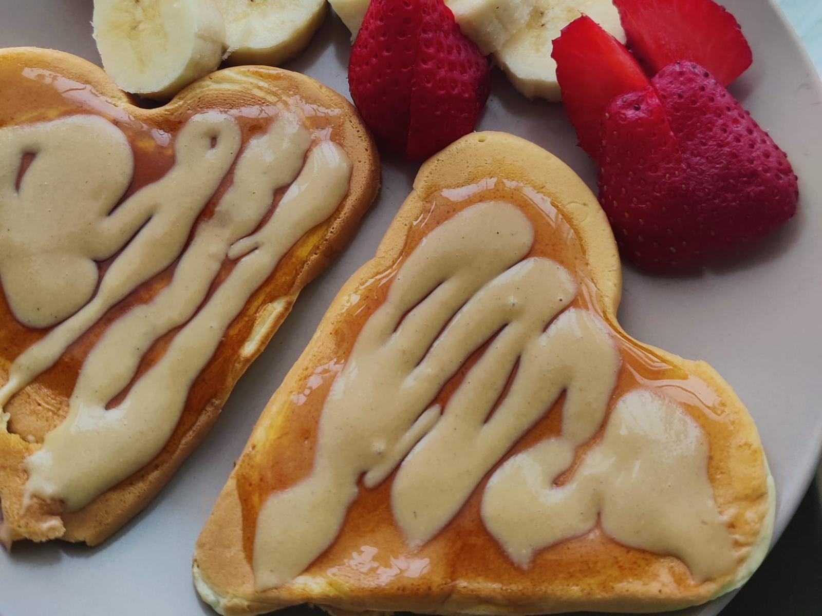 Pancakes-με μέλι-ταχίνι-φρούτα-συνταγή-