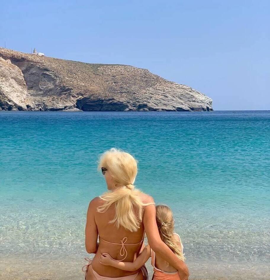 Μέρα χαράς για την Ελένη Μενεγάκη : Η Μαρίνα έχει γενέθλια  – Σπάνιες φωτογραφίες