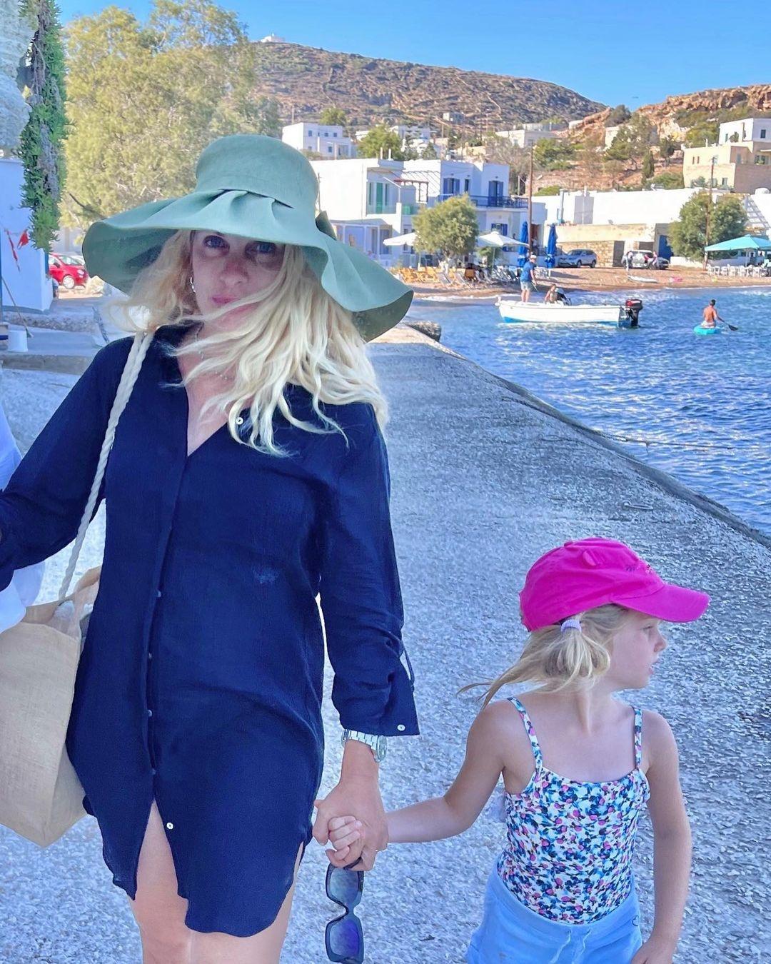 Μέρα χαράς για την Ελένη Μενεγάκη : Η Μαρίνα έχει γενέθλια  – Σπάνιες φωτογραφίες