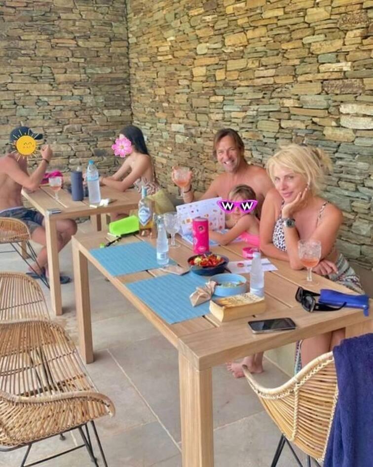 Μέρα χαράς για την Ελένη Μενεγάκη : Η Μαρίνα έχει γενέθλια  – Σπάνιες φωτογραφίες