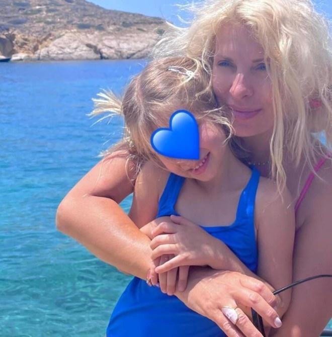 Μέρα χαράς για την Ελένη Μενεγάκη : Η Μαρίνα έχει γενέθλια  – Σπάνιες φωτογραφίες