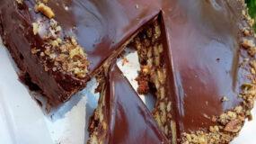 τούρτα-κορμός-με-σοκολάτα-για-το-Πάσχα 2023-συνταγή-