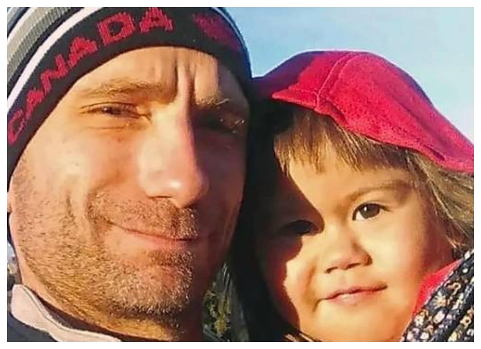 Τον μαχαίρωσε μέχρι θανάτου επειδή του ζήτησε να μην ατμίζει δίπλα στο παιδί του