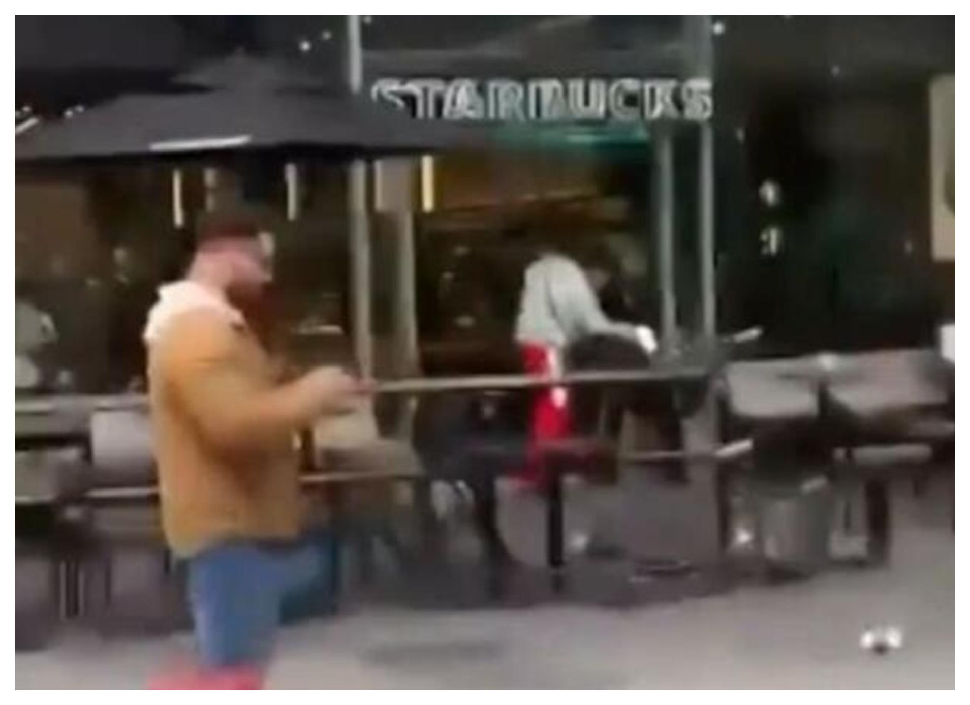 Τον μαχαίρωσε μέχρι θανάτου επειδή του ζήτησε να μην ατμίζει δίπλα στο παιδί του