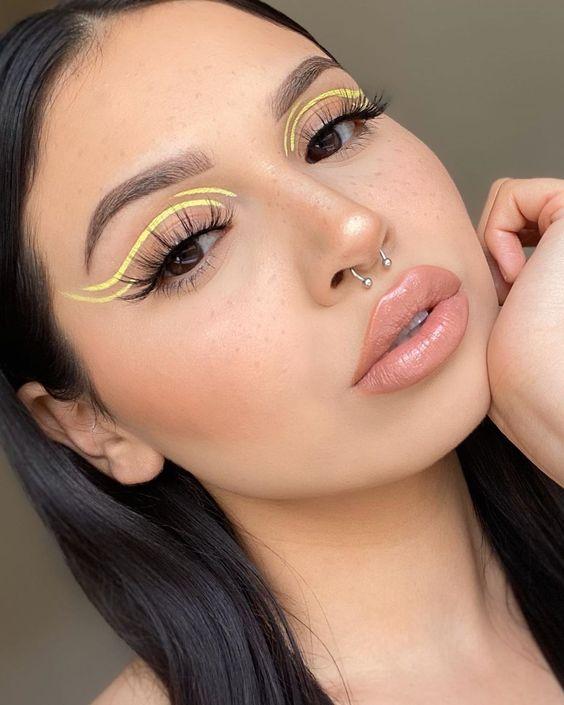ιδέες-για-χρωματιστό eye liner-Άνοιξη Καλοκαίρι 2023-τάσεις 2023-