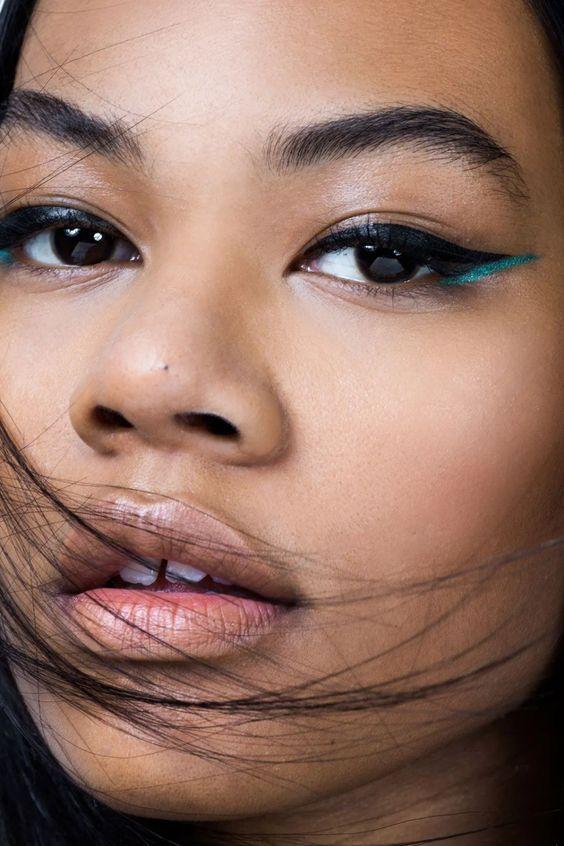 γαλάζιο eye liner-ιδέες-για-μακιγιάζ-