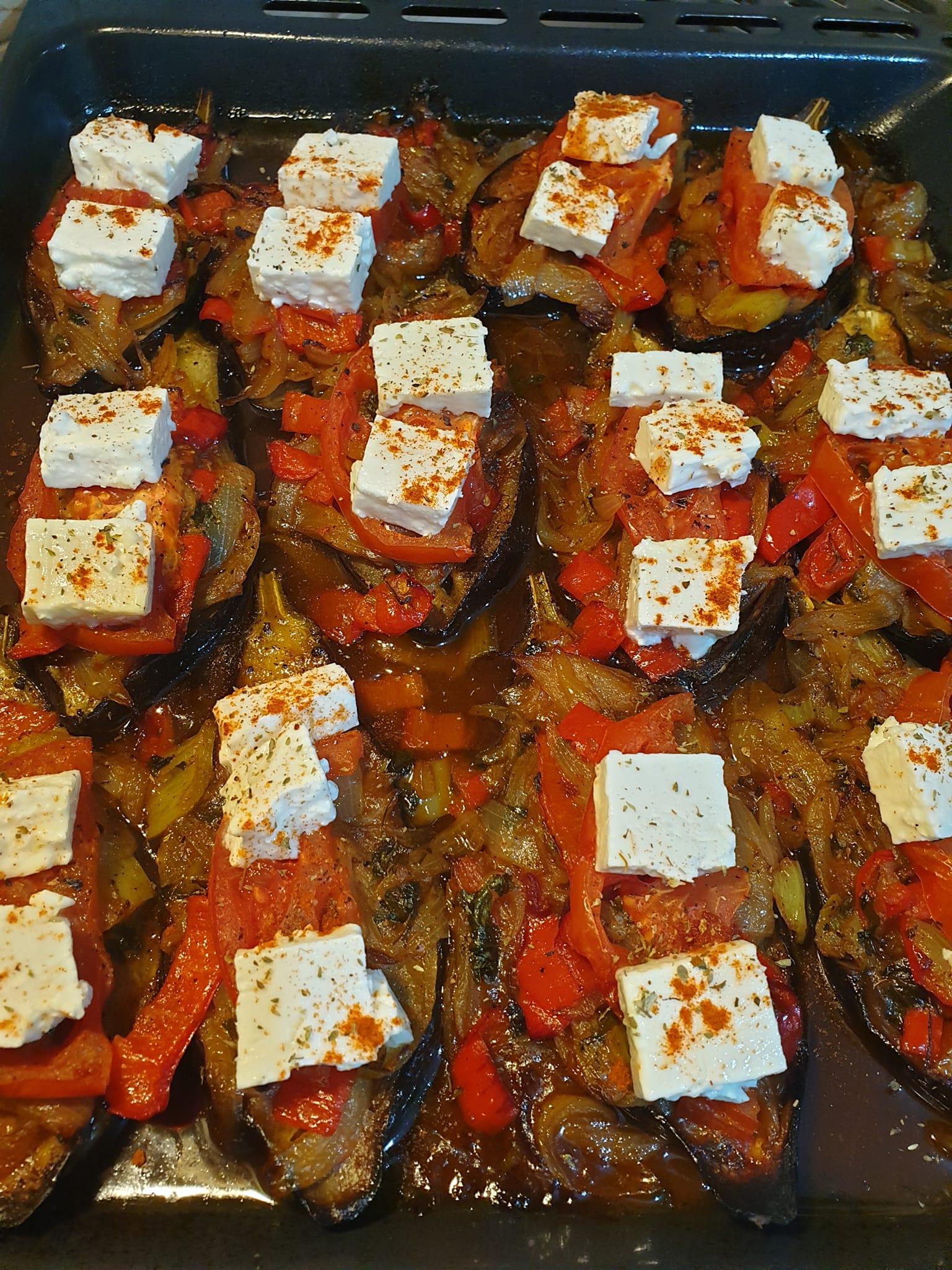 μελιτζάνες-με-φέτα-και-λαχανικά-συνταγή-