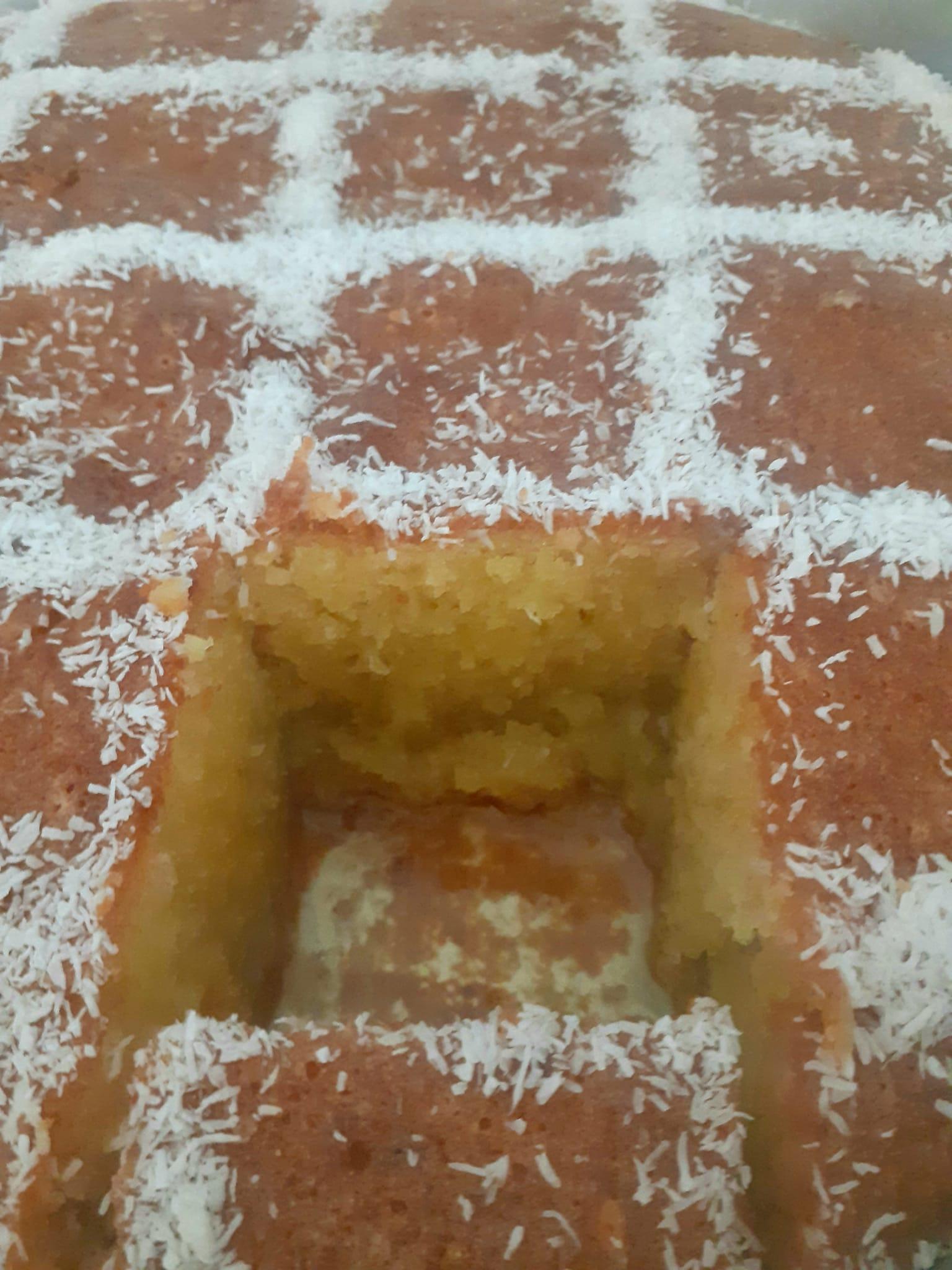 ραβανί-με-αμυγδαλόψιχα-και-παγωτό-συνταγή-Πάσχα 2023-