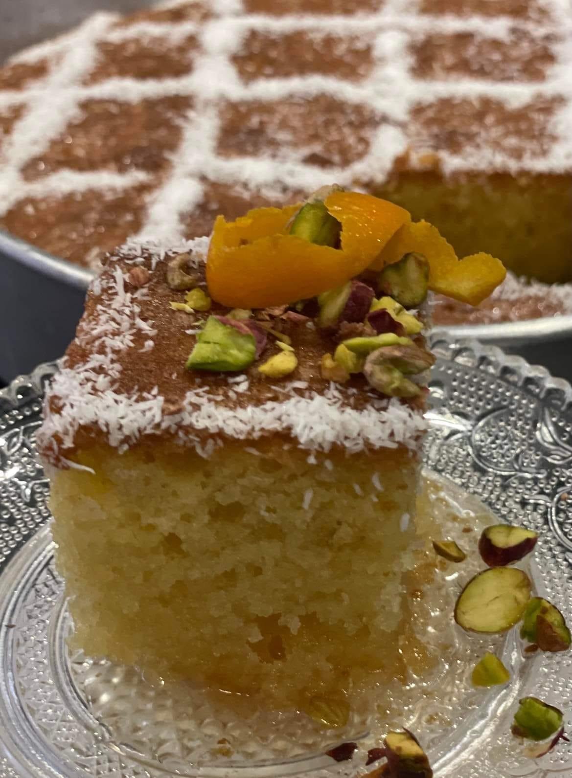 ραβανί-με-αμυγδαλόψιχα-και-παγωτό-συνταγή-Πάσχα 2023-