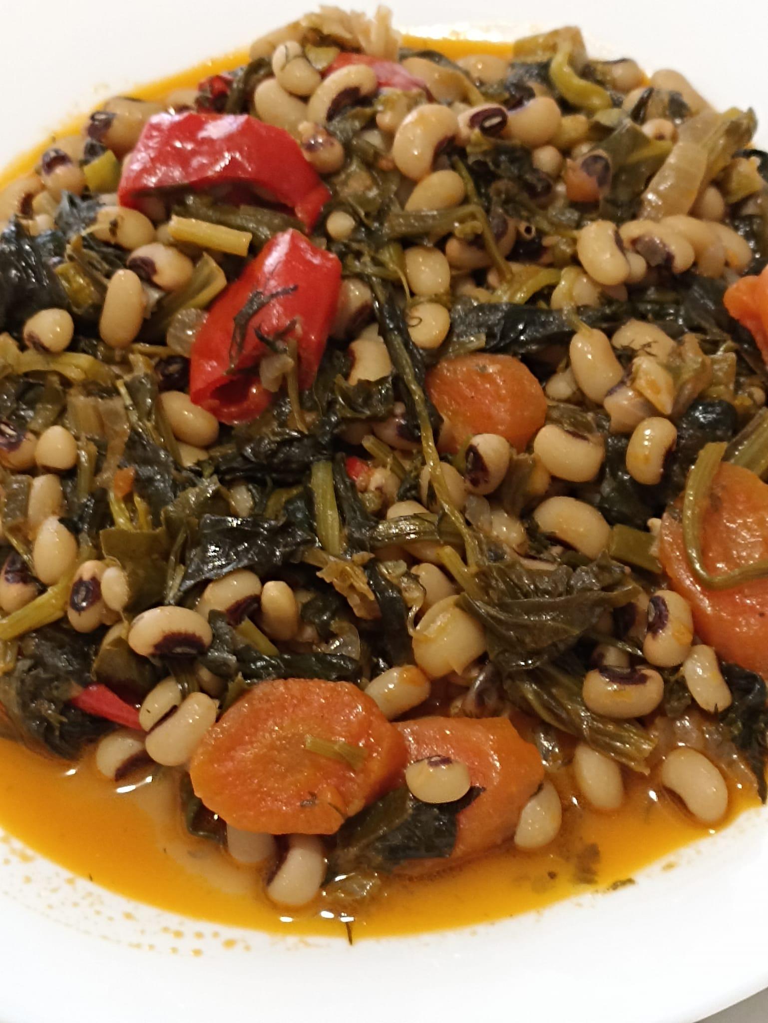 Μαυρομάτικα φασόλια-με χόρτα-συνταγή- Μαυρομάτικα φασόλια-με χόρτα-συνταγή-