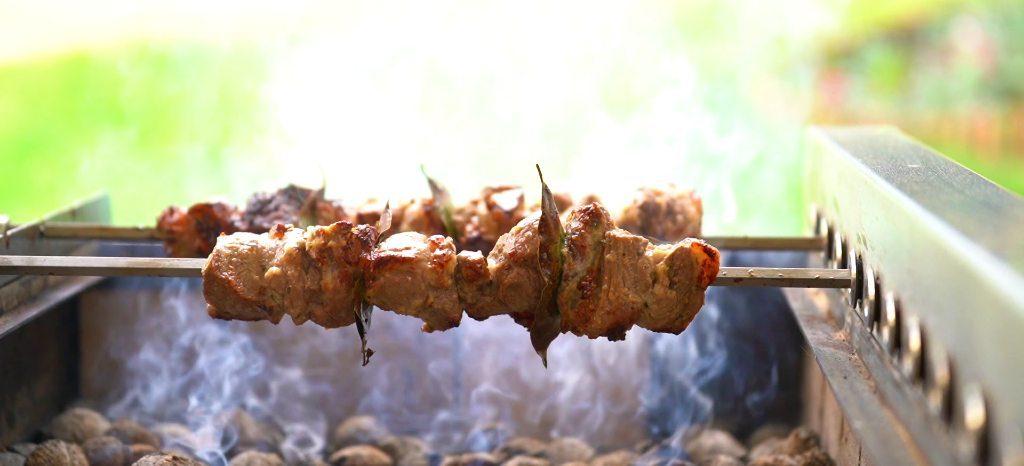 πως-να-καθαρίσουμε-την-σούβλα-για-το-Πάσχα 2023-