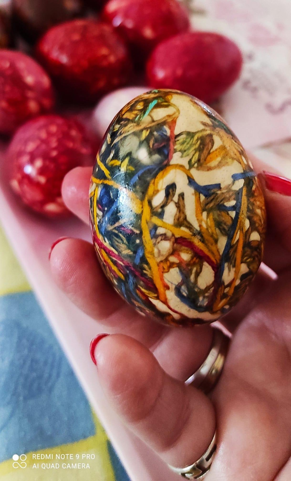 πως-να-βάψουμε-τα-Πασχαλινά αυγά-με-κλωστές-