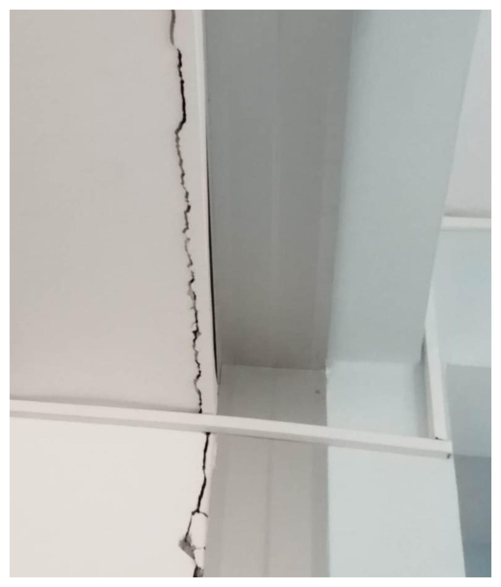 Κατέρρευσε τμήμα της οροφής σε τάξη δημοτικού στον Βόλο