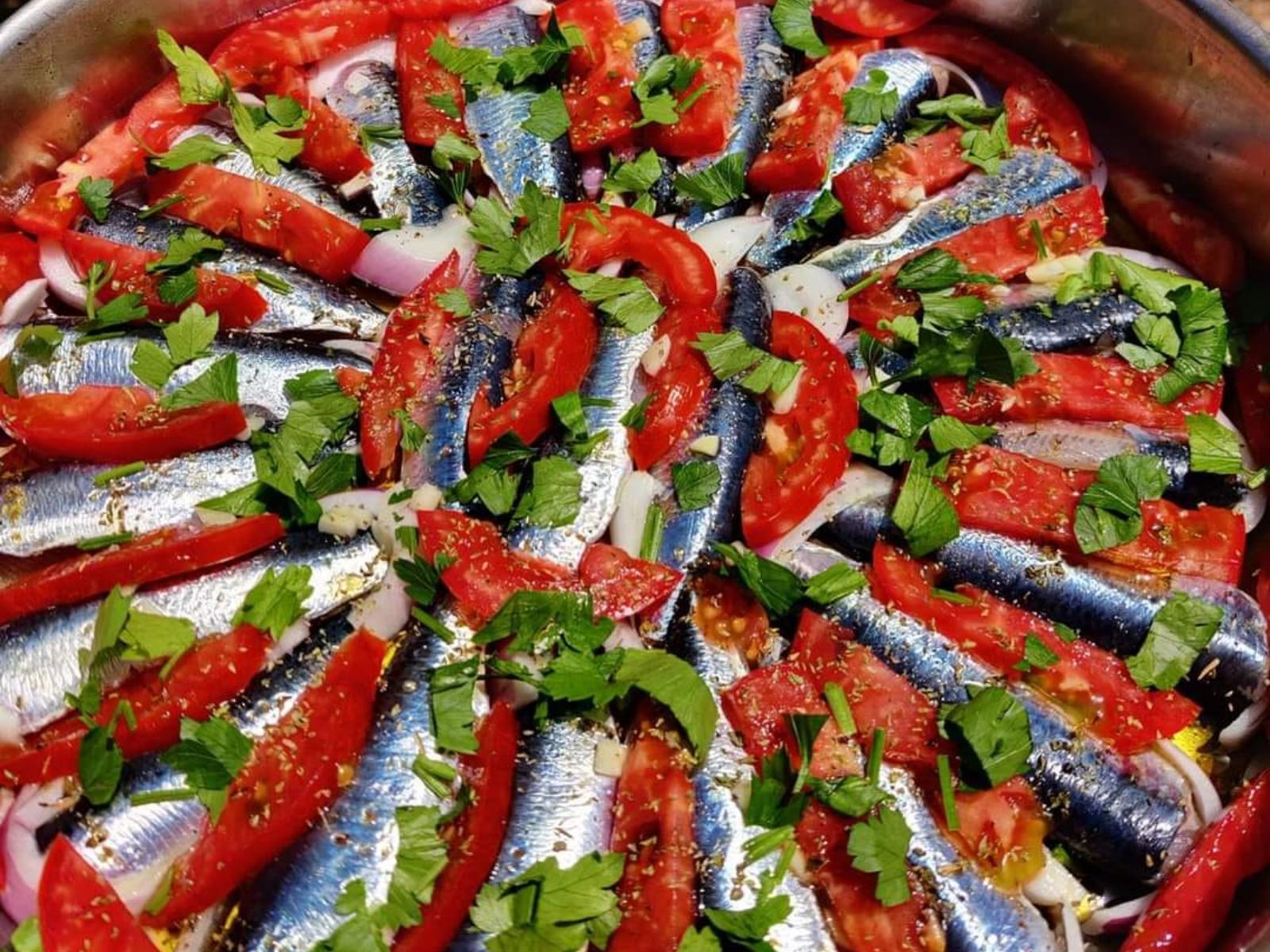 σαρδέλες-με-ντομάτα-συνταγή- σαρδέλες-με-ντομάτα-συνταγή-