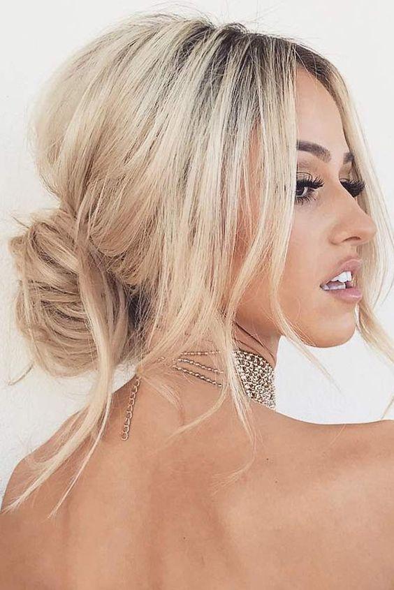 χαμηλός κότσος-σε-ίσια μαλλιά-για-την-Ανάσταση-ιδέες- χαμηλός κότσος-σε-ίσια μαλλιά-για-την-Ανάσταση-ιδέες-