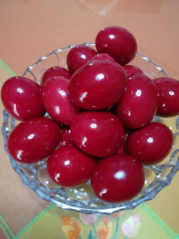 έξυπνα κόλπα-για-κόκκινα-Πασχαλινά αυγά-