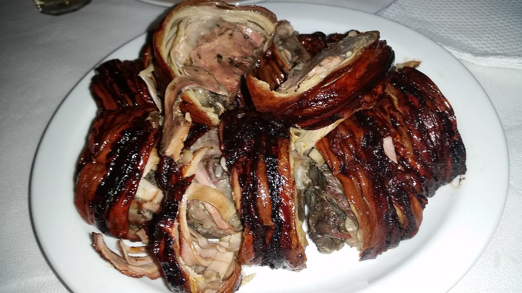 πως-βάζουμε-το-αρνί-στη-σούβλα-πως-ψήνουμε-κοκορέτσι-κοντοσούβλι-Πάσχα 2023-