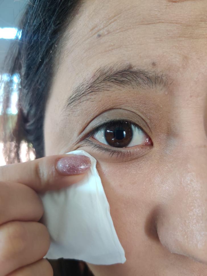 πως-να-βάζουμε-το-κονσίλερ-κάτω από τα μάτια- πως-να-βάζουμε-το-κονσίλερ-κάτω από τα μάτια-