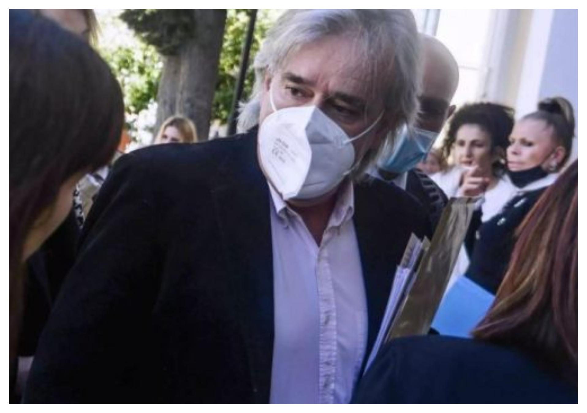 Δίκη Πάτρα: Όλο το παρασκήνιο στη δίκη για την δολοφονία της Τζωρτζίνας – Στιγμές συγκίνησης και έντασης 2 Δίκη Πάτρα: Όλο το παρασκήνιο στη δίκη για την δολοφονία της Τζωρτζίνας – Στιγμές συγκίνησης και έντασης