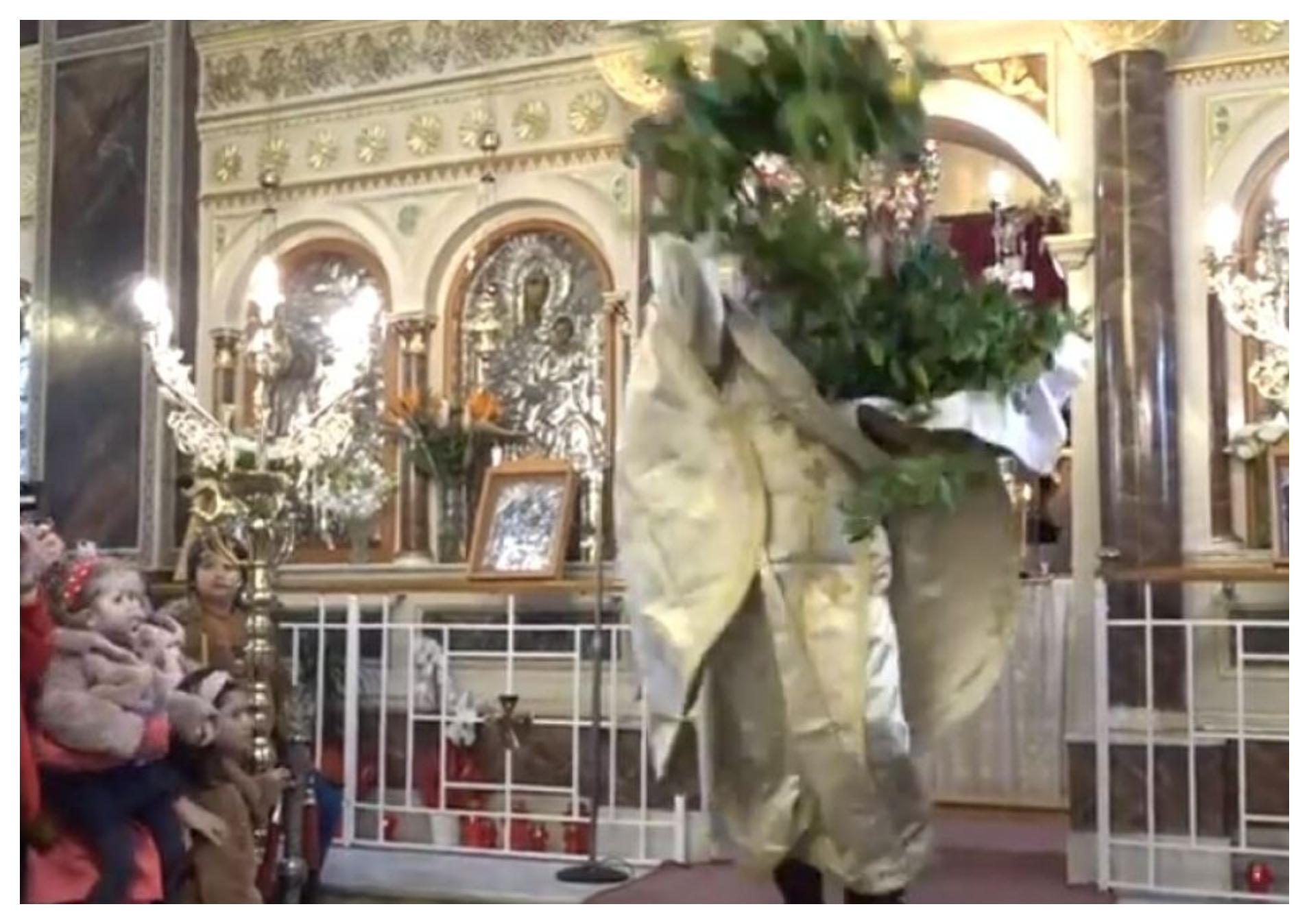 Ο Viral Ιπτάμενος Ιερέας της Χίου έκανε το καθιερωμένο σάλτο και φέτος (video)