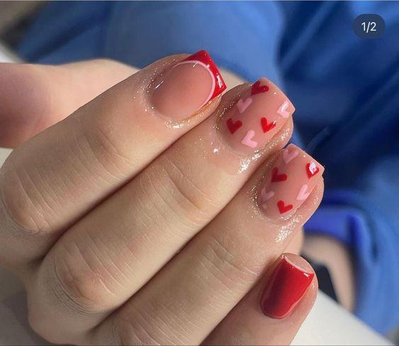 κόκκινο-γαλλικό μανικιούρ-με-καρδούλες-ιδέες-