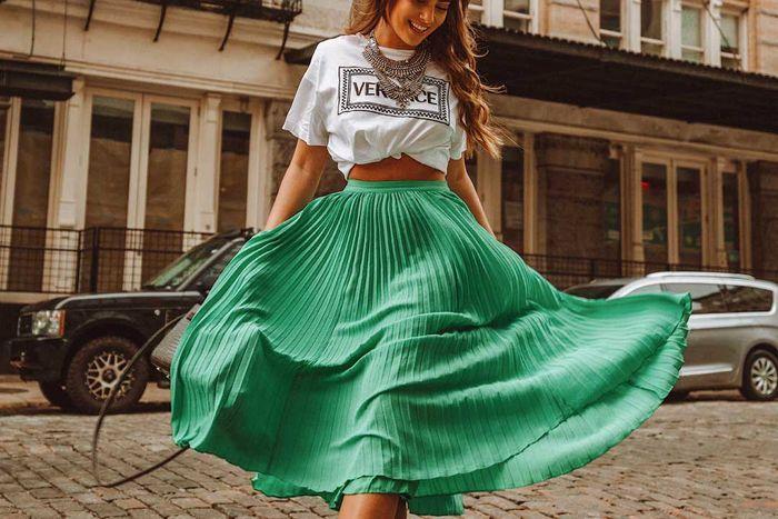 Η Ελισάβετ από το Μαύρο Ρόδο φόρεσε το φόρεμα με το απόλυτο χρώμα του καλοκαιριού