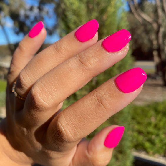 magenta-νύχια-τον-Μάιο-ιδέες-