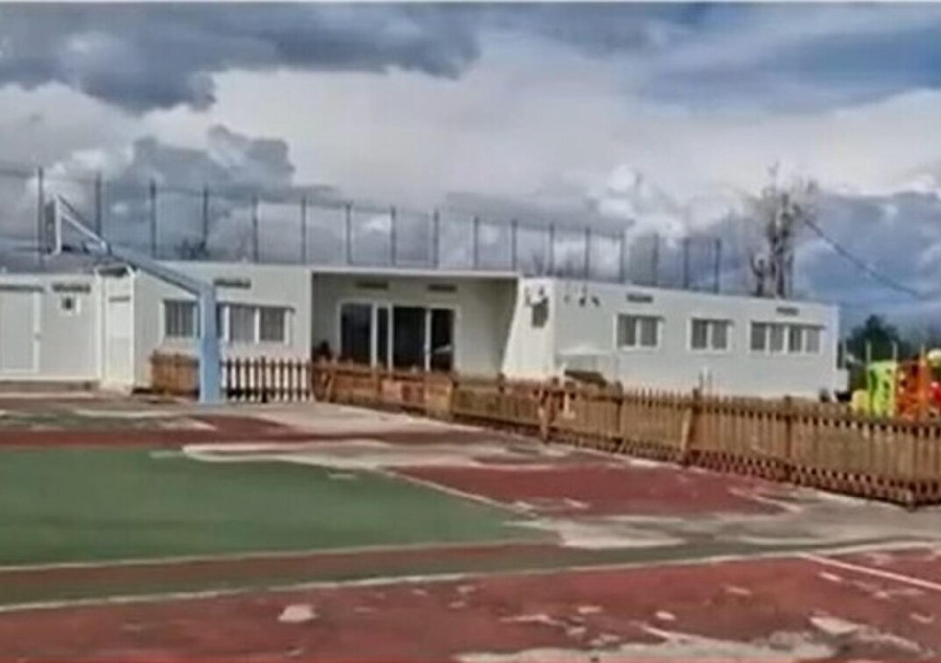 Ωρωπός: Άθλιες εικόνες σε σχολείο για ΑμεΑ – Περιέφραξαν το προαύλιο με «αόρατο» σχοινί