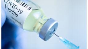 ΕΟΦ: Η Παραδοχή για τις παρενέργειες από τα εμβόλια κορονοϊού, το φύλο και η ηλικία που «χτυπούν»