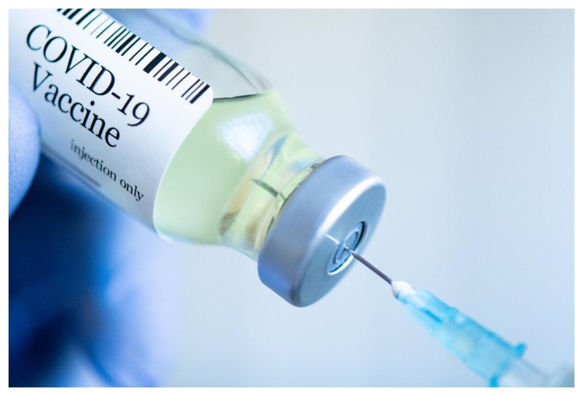 ΕΟΦ: Η Παραδοχή για τις παρενέργειες από τα εμβόλια κορονοϊού, το φύλο και η ηλικία που «χτυπούν»