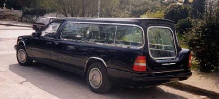 ο-πρώην άντρας-μου-είναι-νεκροθάφτης-και-δεν-θέλω-να-περνάει-μόνος του-χρόνο-με-τα-παιδιά-