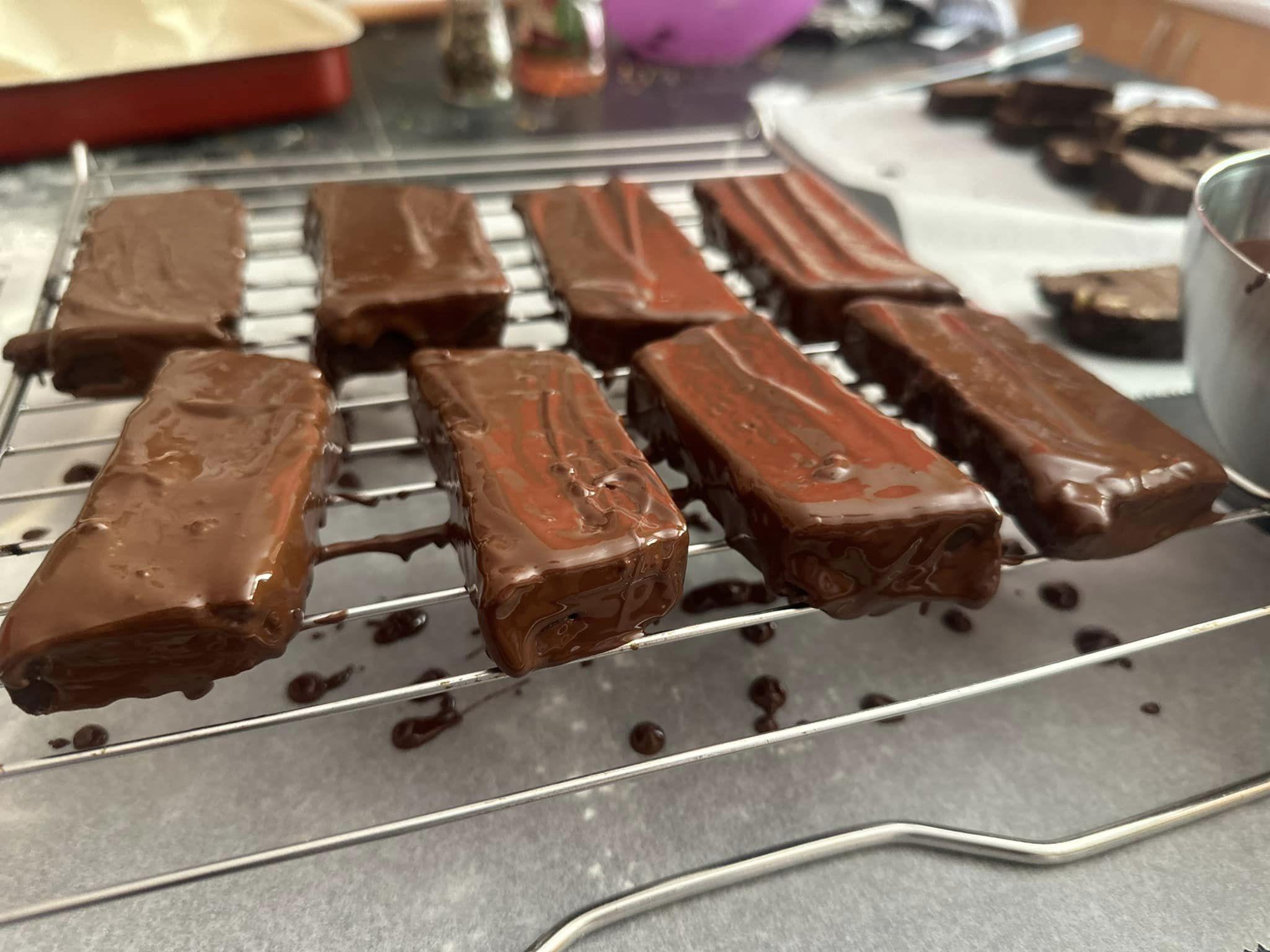 μπάρες-πρωτεΐνης-με-σοκολάτα-συνταγή- μπάρες-πρωτεΐνης-με-σοκολάτα-συνταγή-