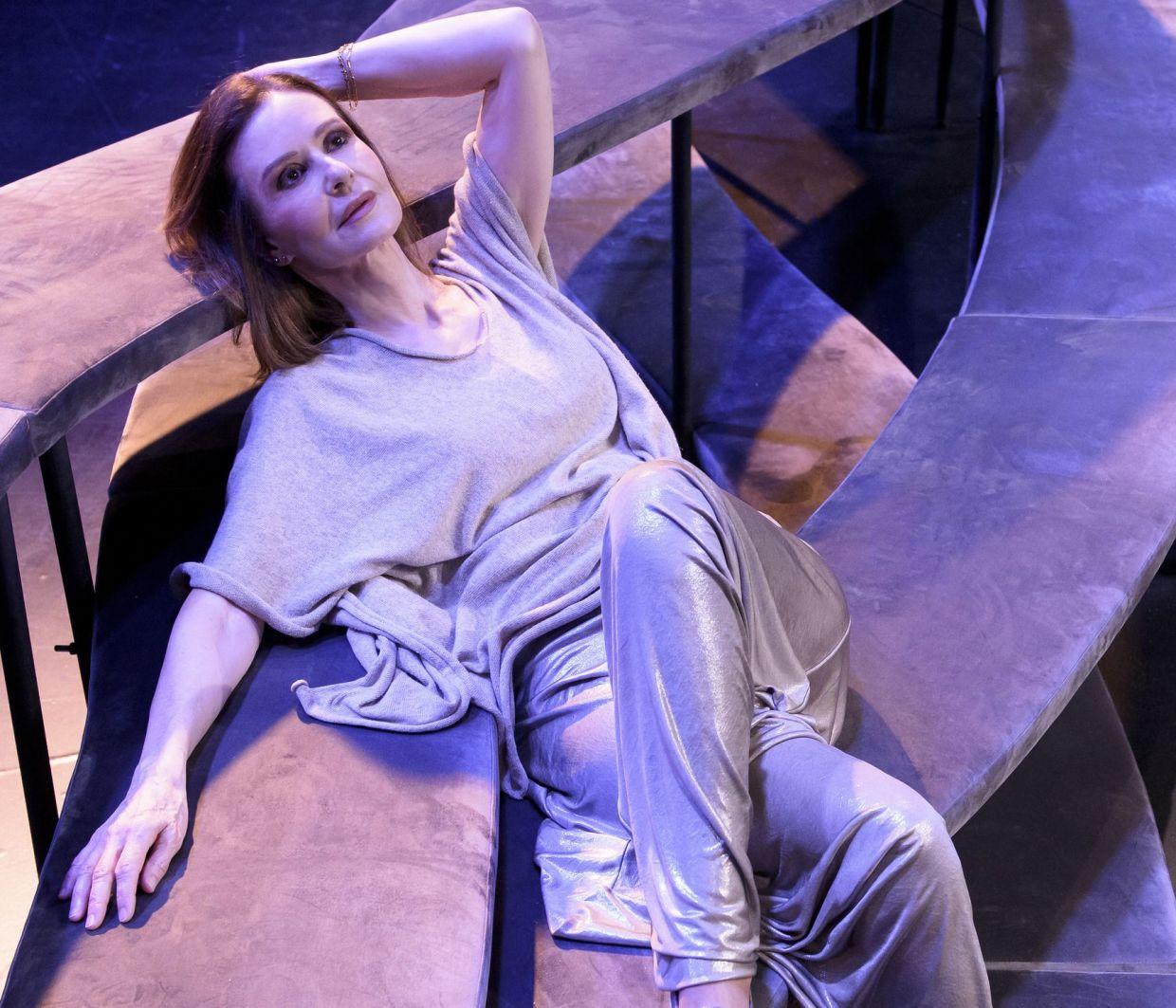 Είναι 73 και μοιάζει 40 : Η Κάτια Δανδουλάκη μας αποκαλύπτει το μυστικό για άψογη σιλουέτα