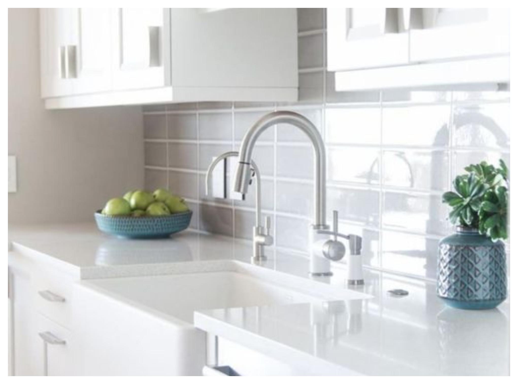 Λίπη και άλατα στον πάγκο της κουζίνας: Πως να τα καθαρίσετε ανάλογα με το υλικό