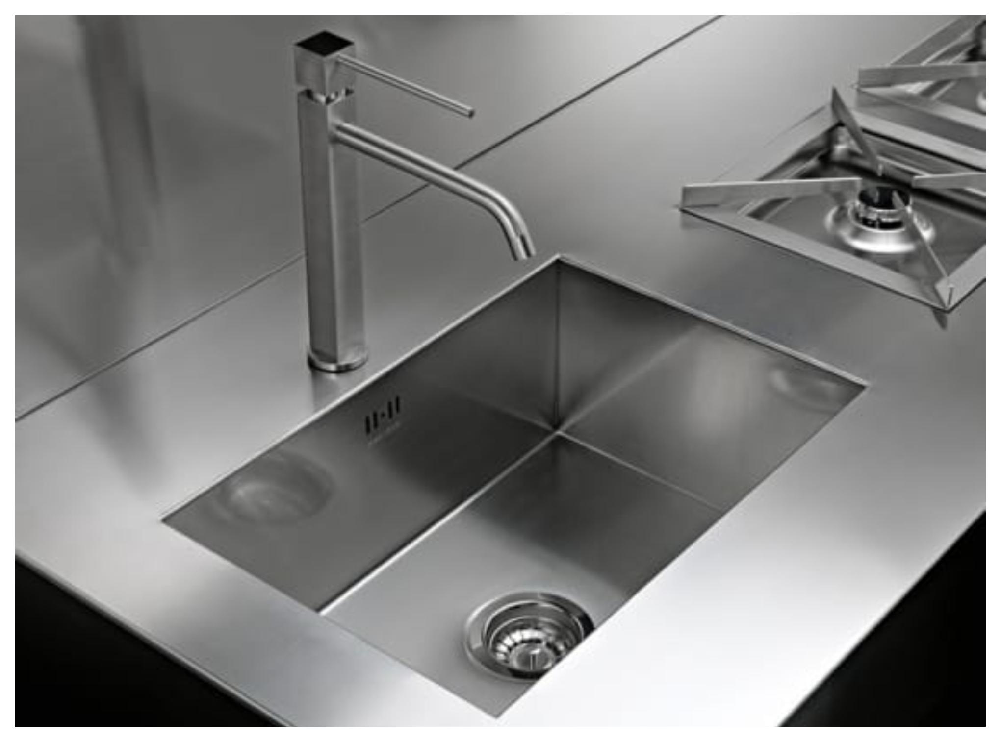 Λίπη και άλατα στον πάγκο της κουζίνας: Πως να τα καθαρίσετε ανάλογα με το υλικό