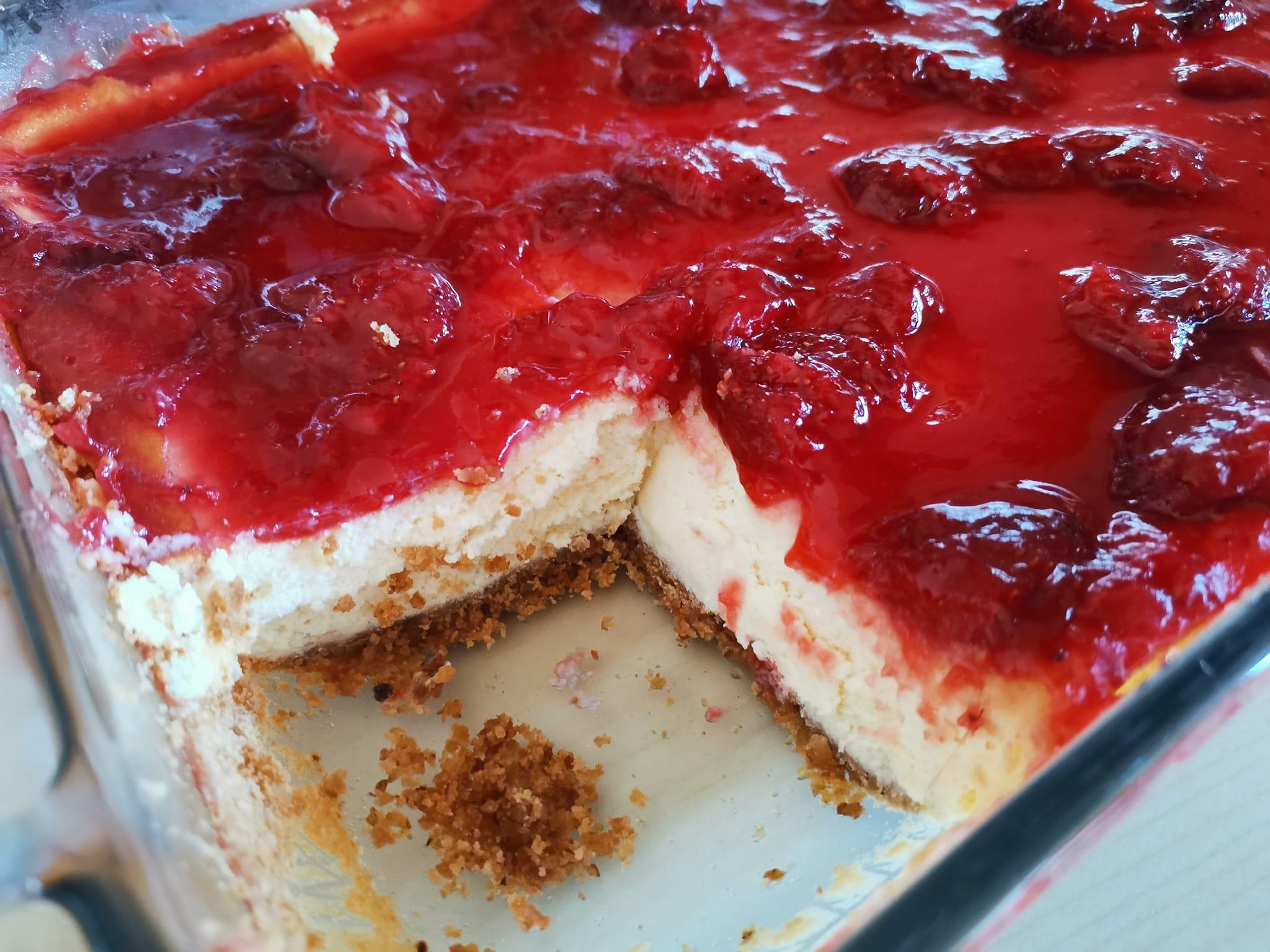 Cheesecake-φράουλα-στο πυρέξ-συνταγή-
