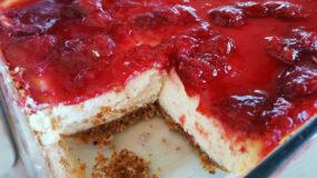 Cheesecake-φράουλα-στο πυρέξ-συνταγή-