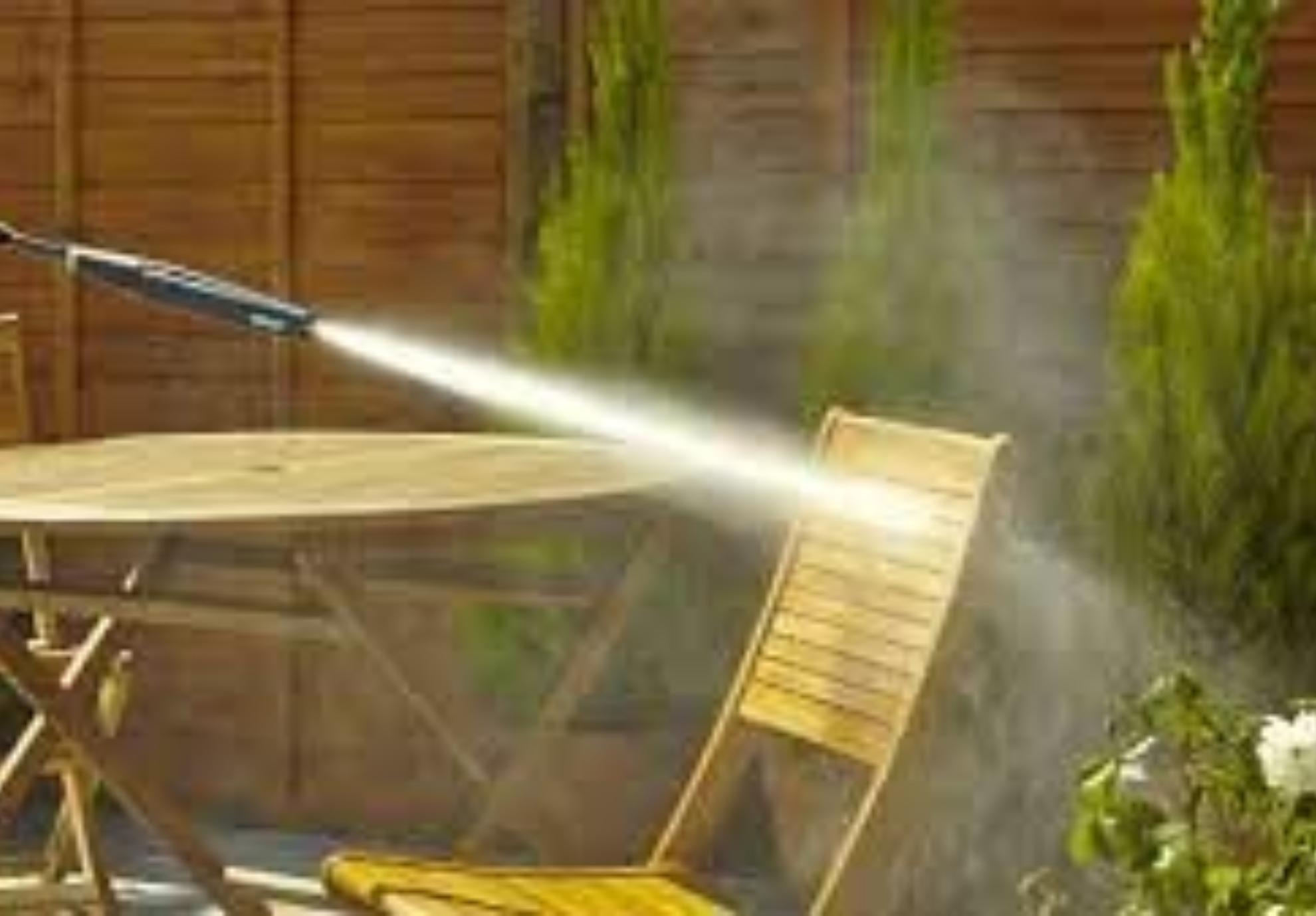 Μούχλα κιτρινίλες σκουριά και βρωμιές στα έπιπλα κήπου: Δείτε πως να τα κάνετε σαν καινούρια