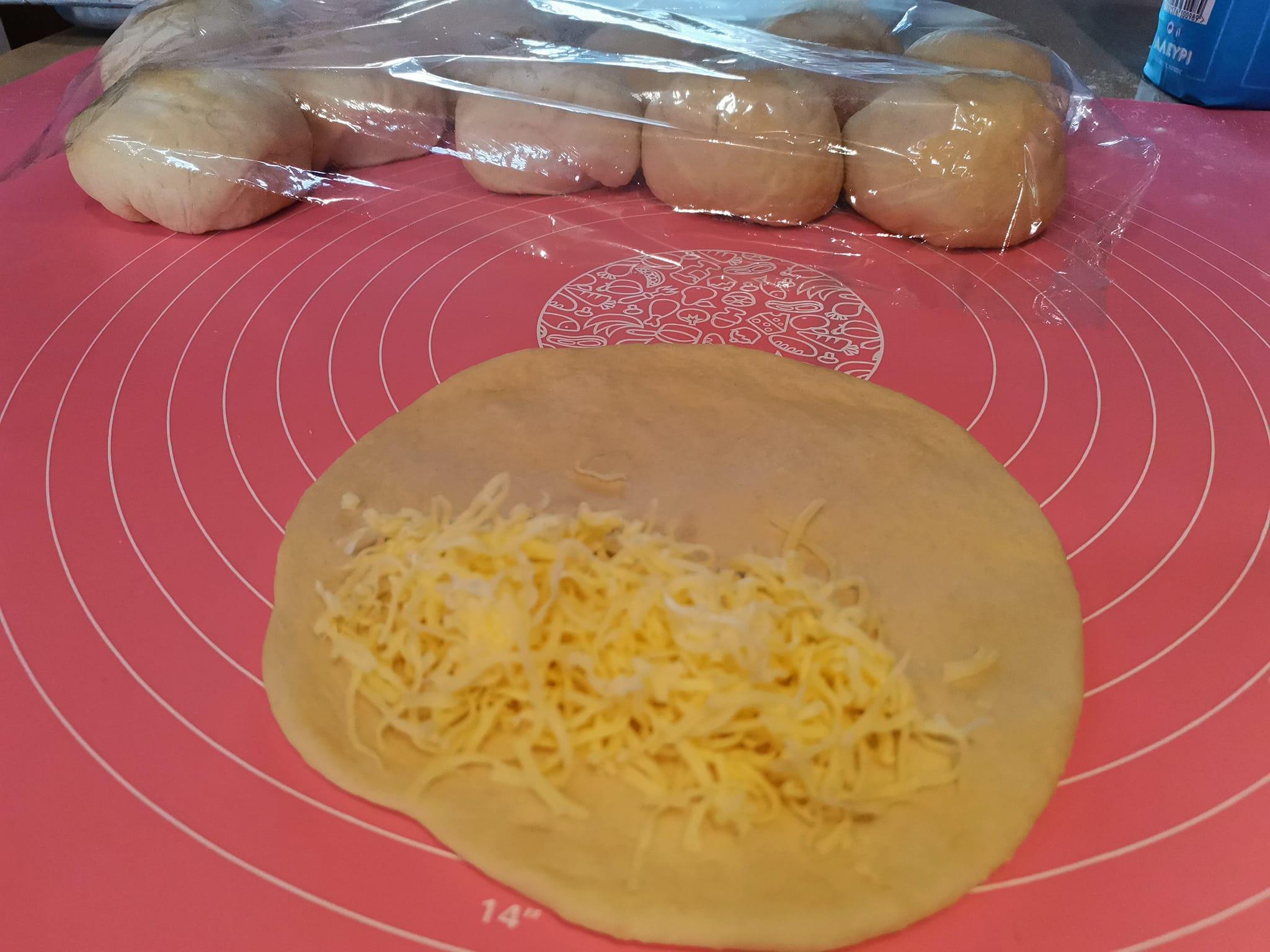 τυρόψωμα-τυρομπαστουνάκια-για-το-σχολείο-συνταγή-