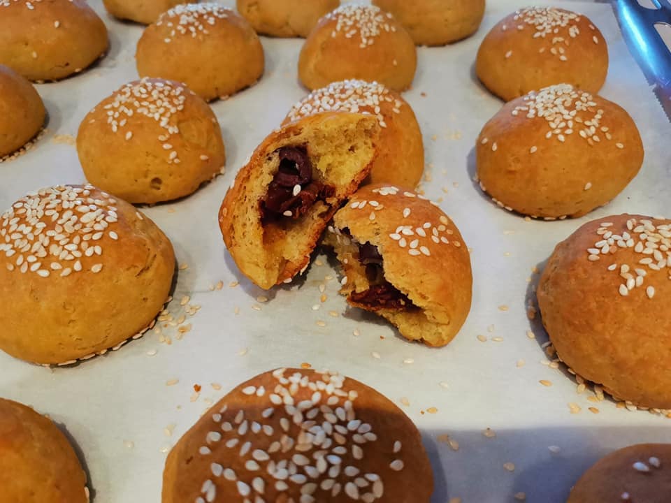 ελιοπιτάκια-με-λιαστή ντομάτα-συνταγή-