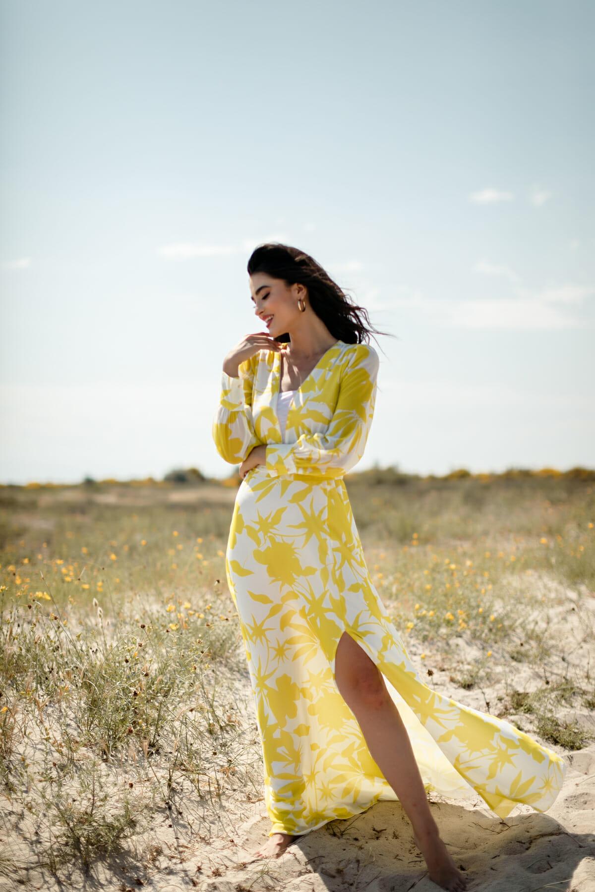 Η Τόνια Σωτηροπούλου φόρεσε το must have floral φόρεμα που πρέπει να έχουμε όλες στην ντουλάπα μας