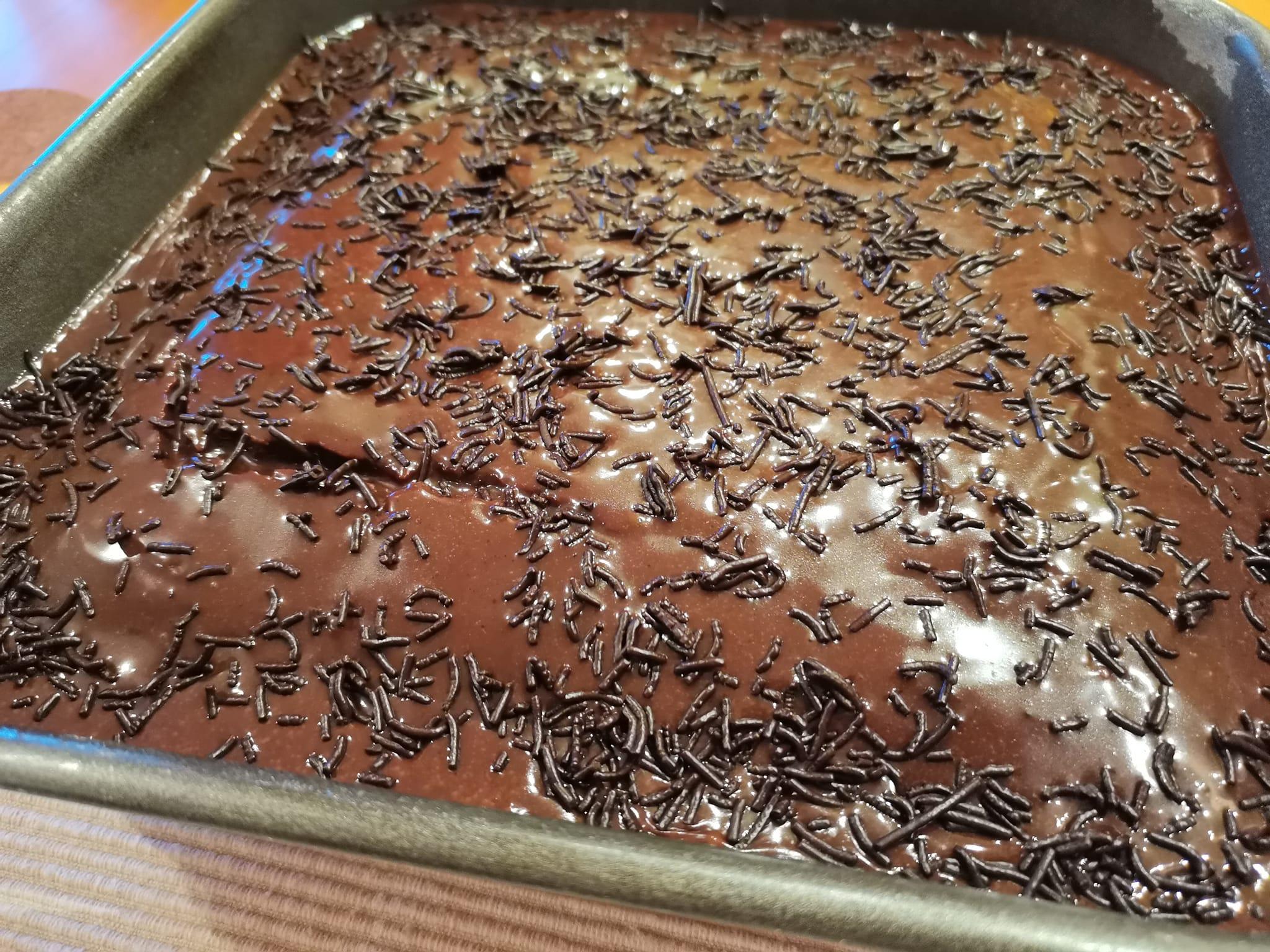 σοκολατόπιτα-με-γλάσο σοκολάτας-συνταγή-