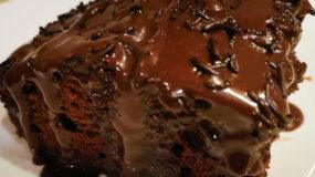 σοκολατόπιτα-με-γλάσο σοκολάτας-συνταγή-