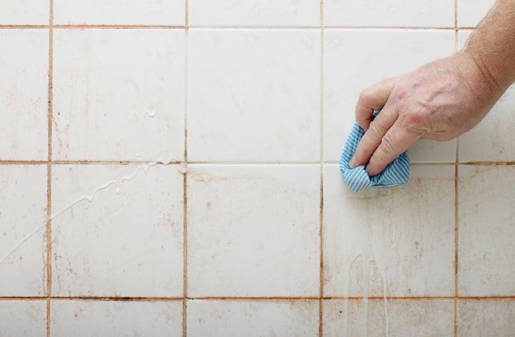 Αλάτα,στίγματα και σκουριές στο πάτωμα: Τα καθαριστικά κόλπα για κάθε είδος δαπέδου που θα τα κάνουν καινούργια