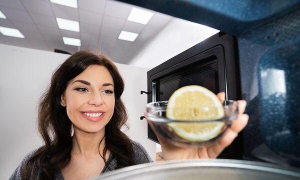 Με 30 λεπτά καθάρισε τα ξεραμένα λίπη από το φούρνο και τις εστίες