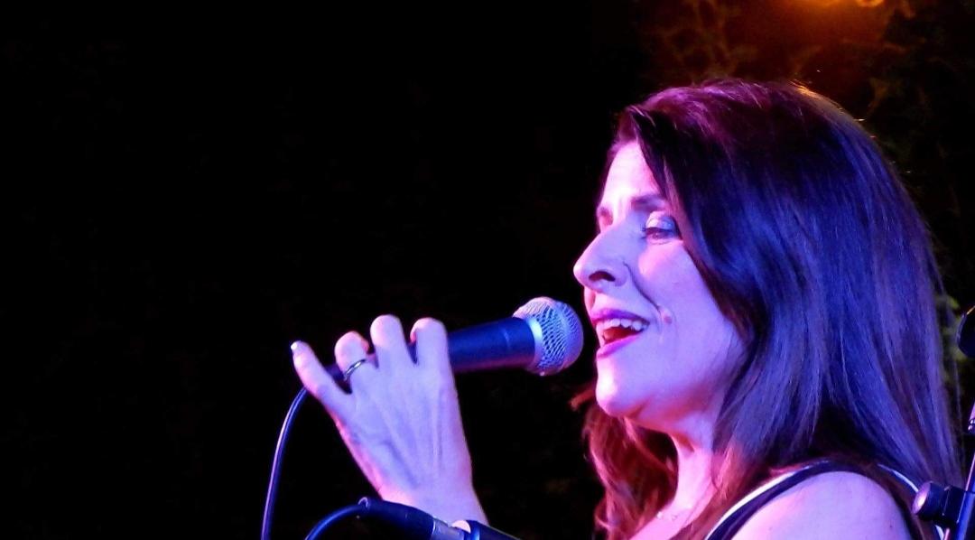 Στέλλα Κονιτοπούλου : Η κατάθλιψη και η αρρώστια του μπαμπά της που την συγκλόνισε