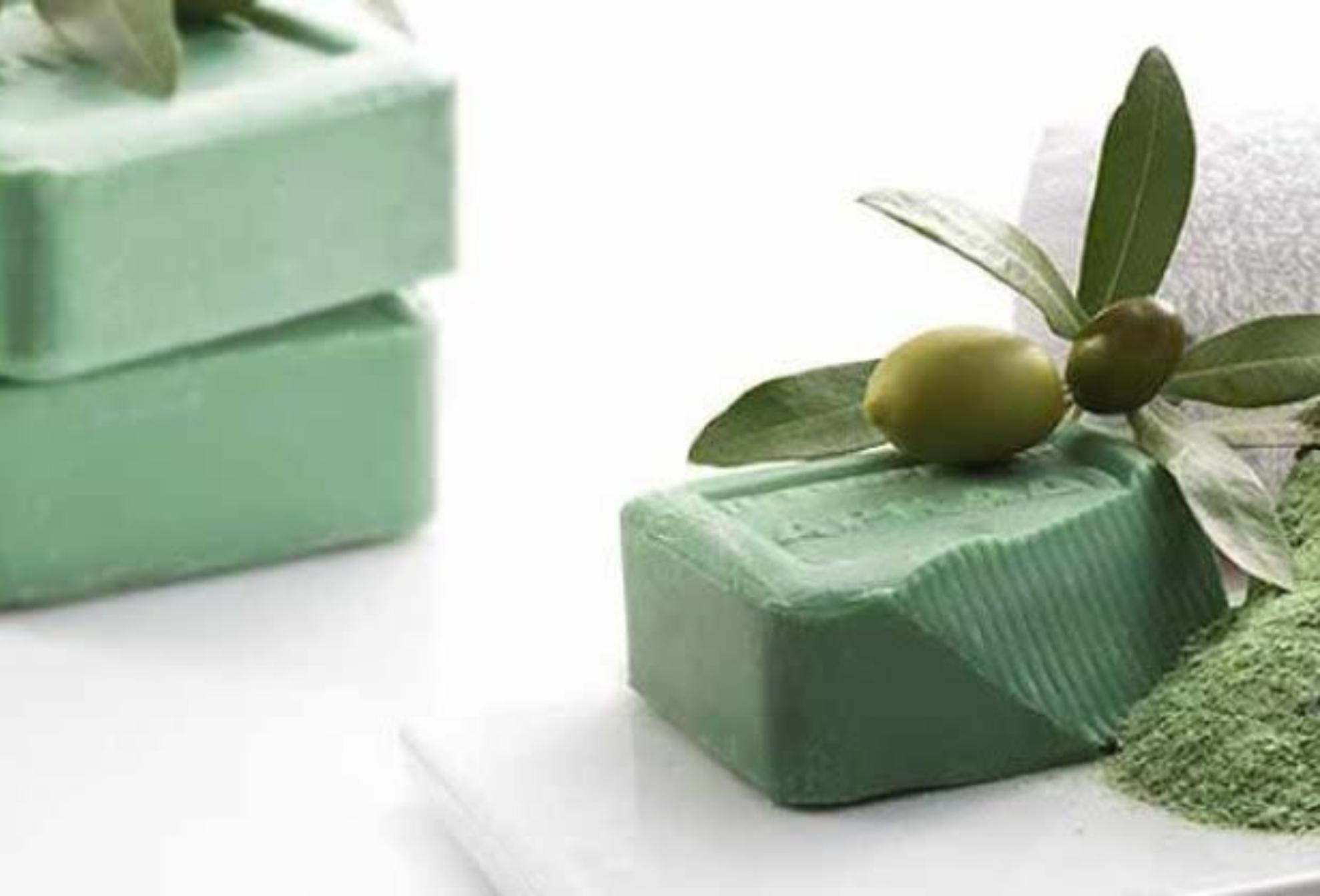 Ρούχα πεντακάθαρα-Λαμπερά πατώματα-Τζαμιά αόρατα: Το πάμφθηνο σπιτικό καθαριστικό